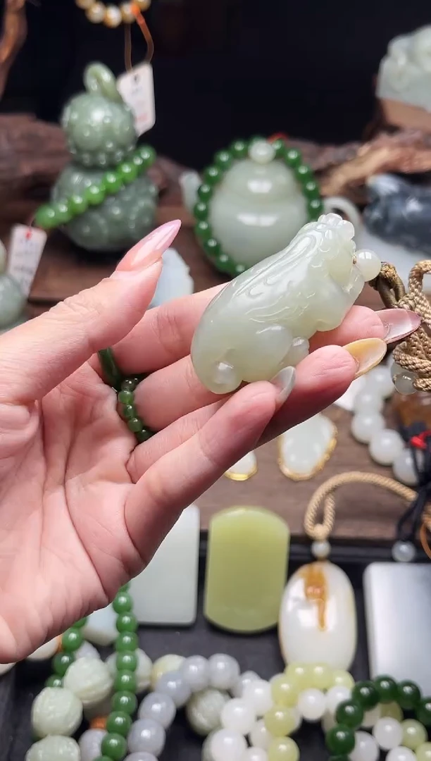 和田玉未镶嵌吊坠(不含链)你***谁且末青白 貔貅9012044