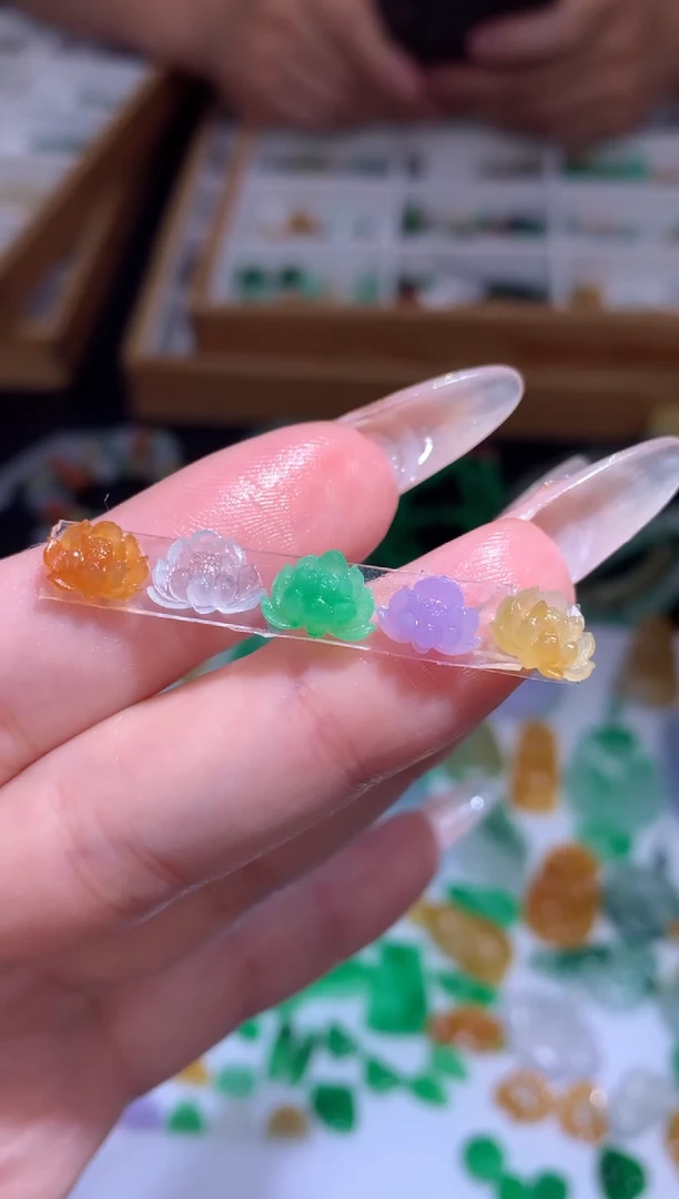 未镶嵌定制翡翠莲花