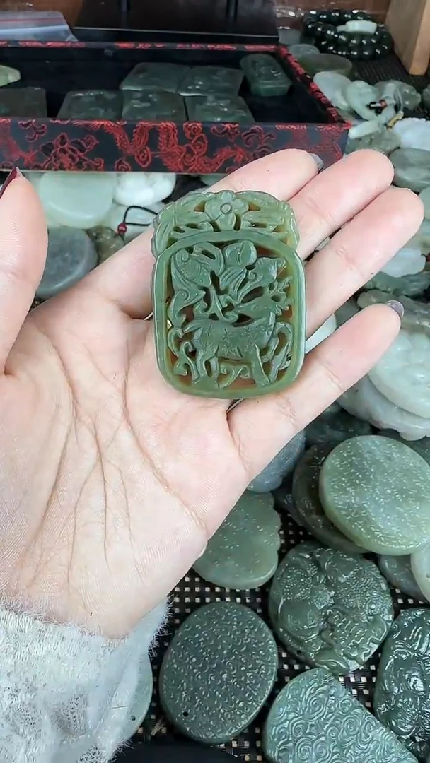 颈饰未镶嵌和田玉1