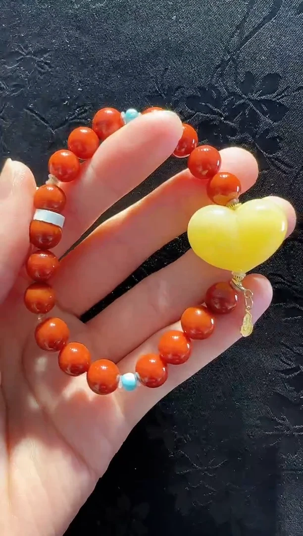 18K金镶嵌手串南红玛瑙爱心款