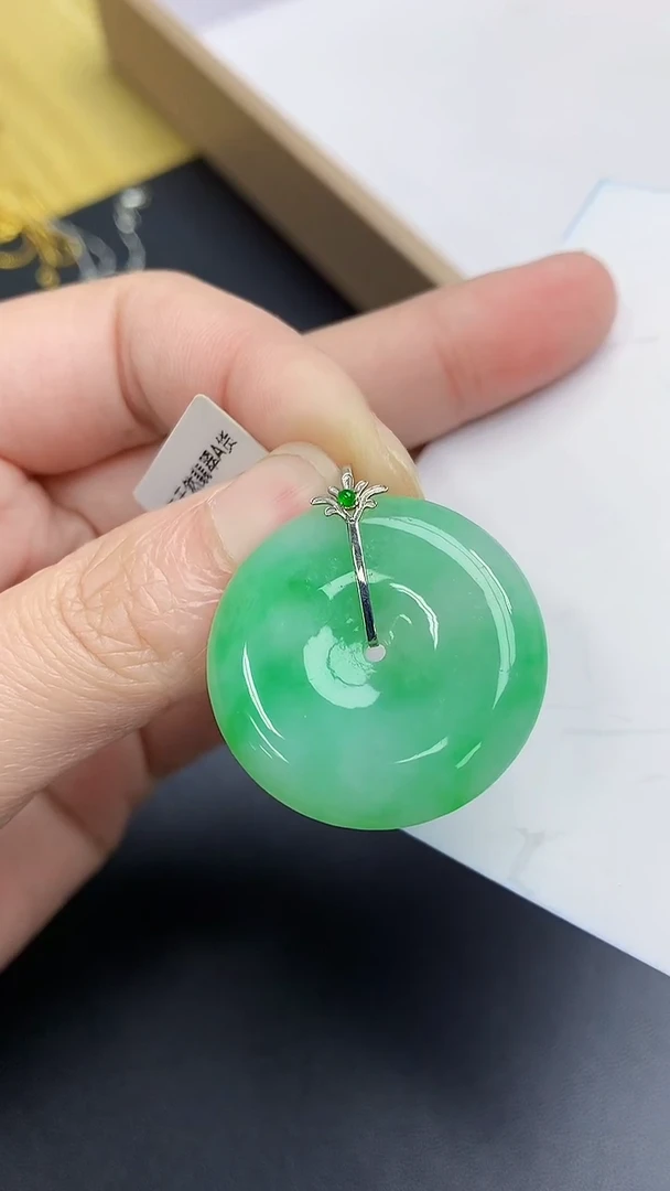 颈饰18K金镶嵌翡翠天然缅甸A货百元以上9元证书费自理