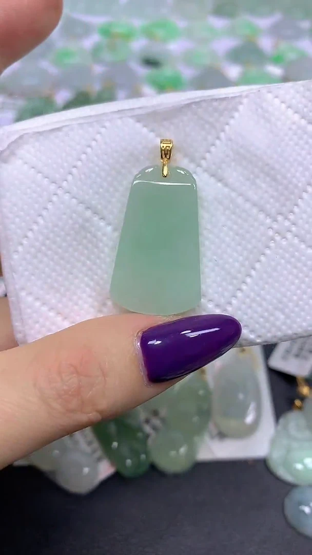 颈饰未镶嵌翡翠