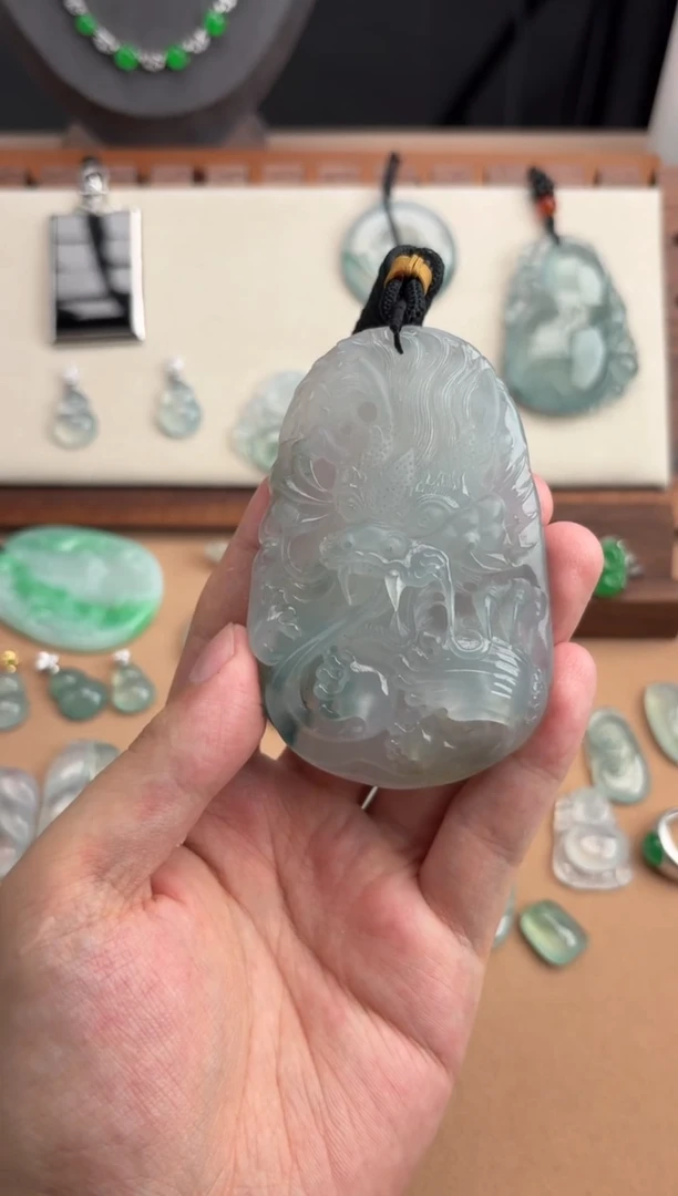 吊坠(不含链)18K金镶嵌翡翠龙牌