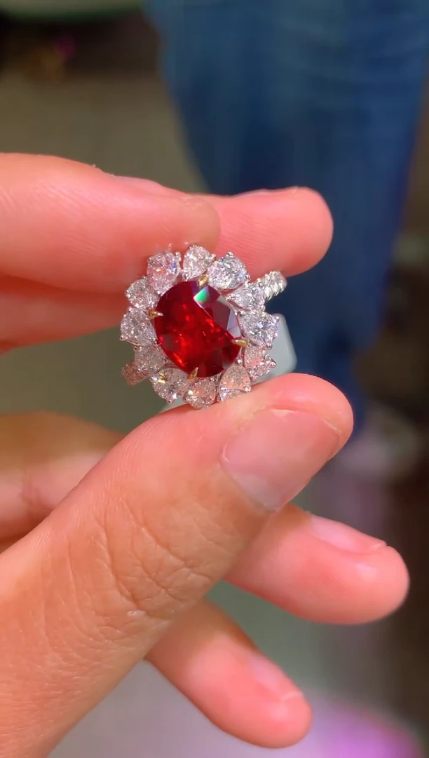 18K金镶嵌戒指红宝石3.02CT