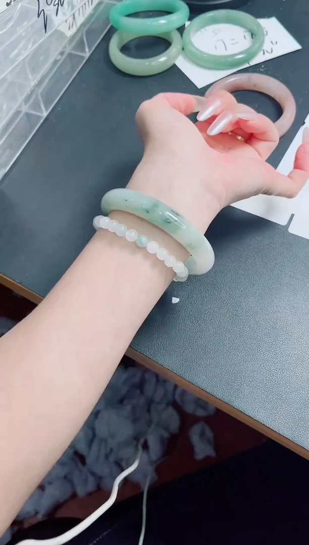 石英质玉手镯未镶嵌83/60.6