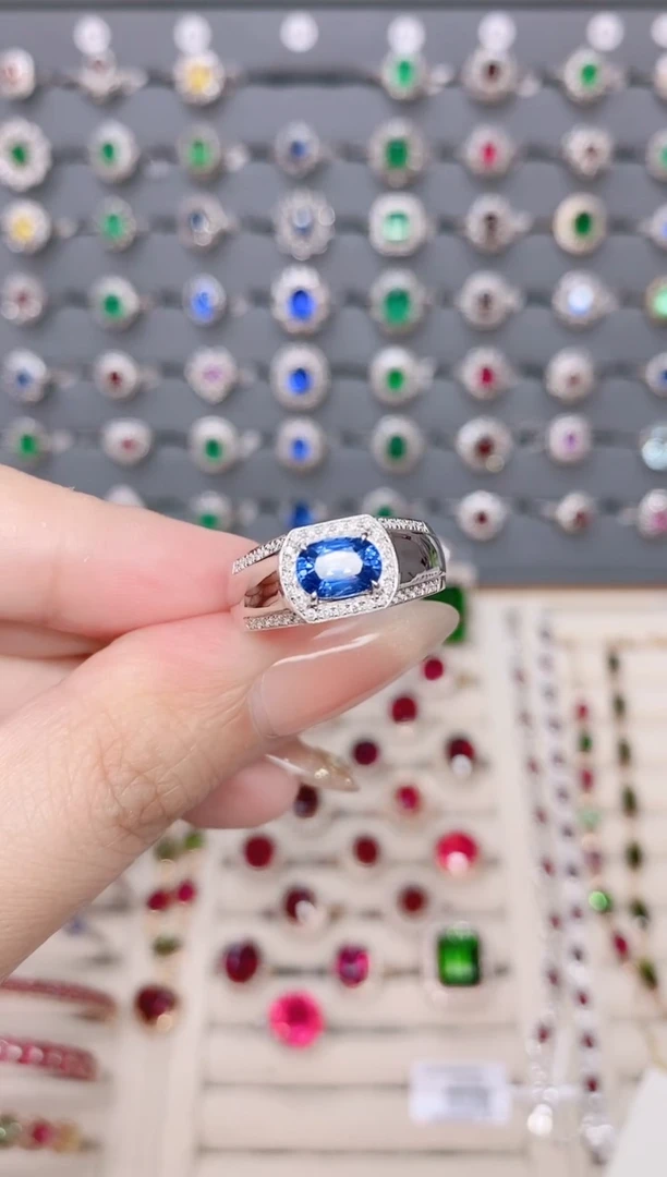 蓝宝石18K金戒指18K金镶嵌1.8ct