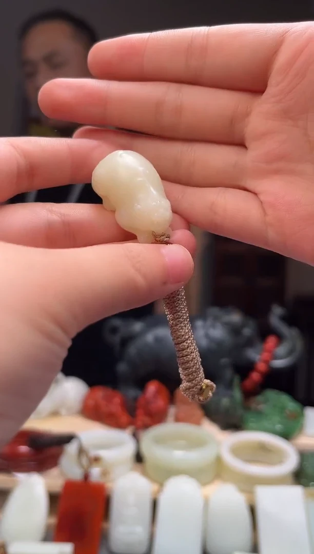 颈饰未镶嵌和田玉吊坠