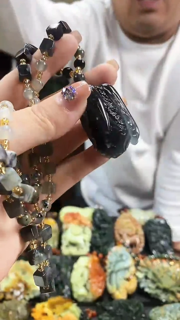 【闪购商品】蛇纹石玉吊坠未镶嵌·