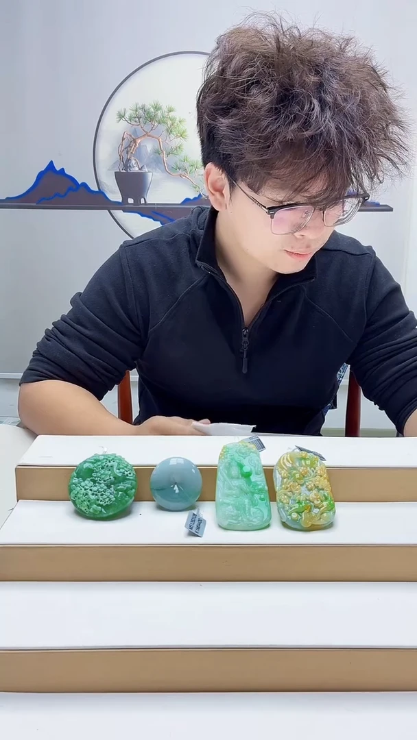 未镶嵌定制翡翠P**n4688zm-毛货挂件