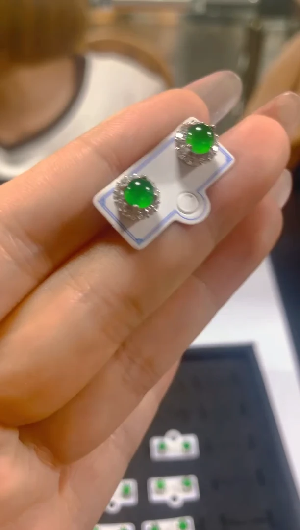 翡翠未镶嵌耳饰多样性发一