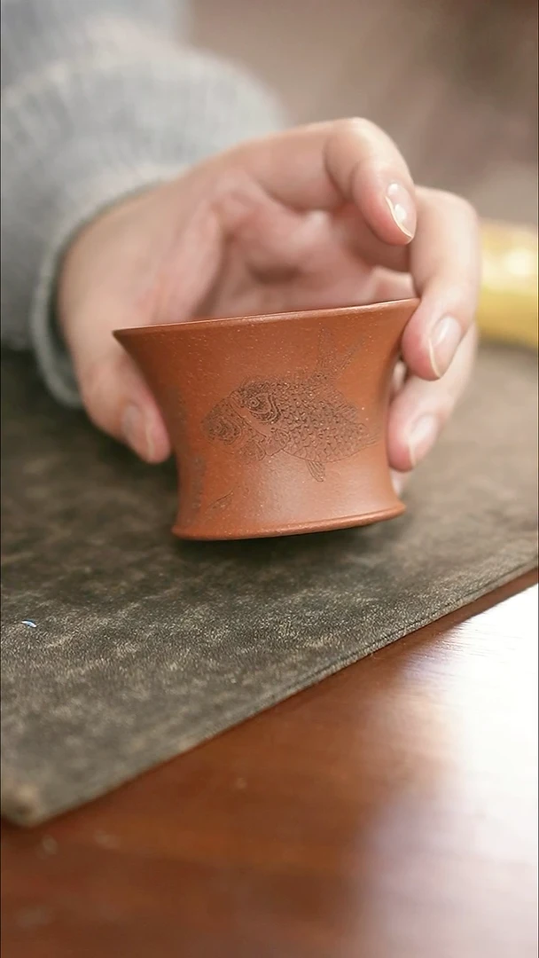茶杯紫砂奕如鱼藻系列主人杯