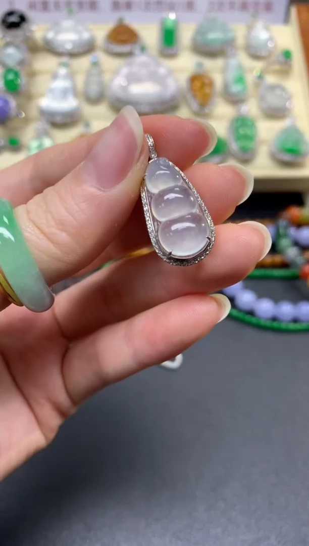 翡翠18K金镶嵌吊坠(不含链)豆子|3500+350