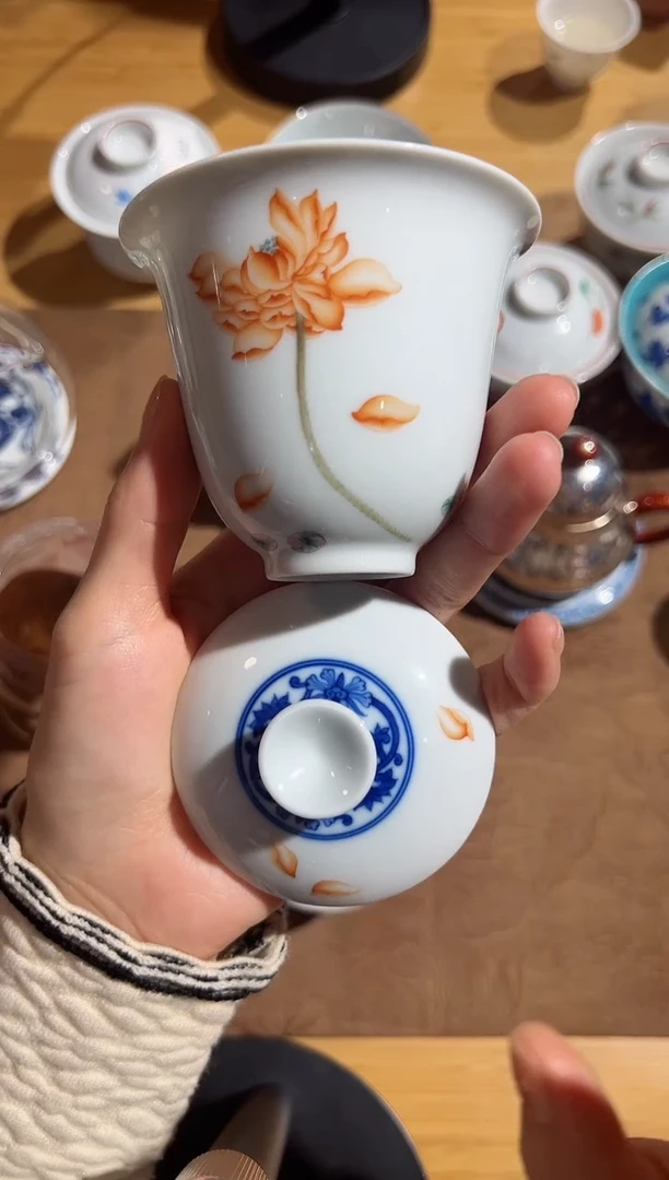 溢珍淤泥之处莲花生盖碗