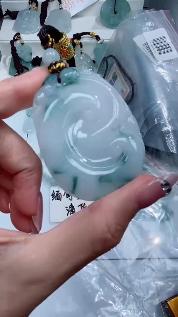 颈饰未镶嵌翡翠吊坠