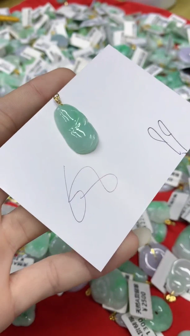 翡翠18K金镶嵌颈饰翡翠