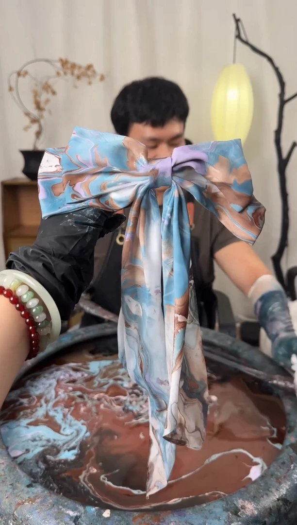 113一字夹月下薄纱