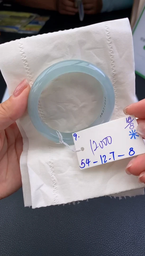 翡翠手镯未镶嵌手镯