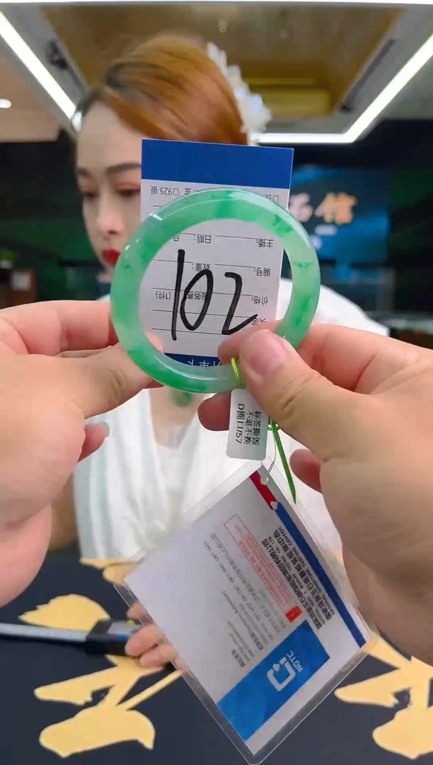 未镶嵌手镯石英质玉（非洲翠）非洲翠手镯