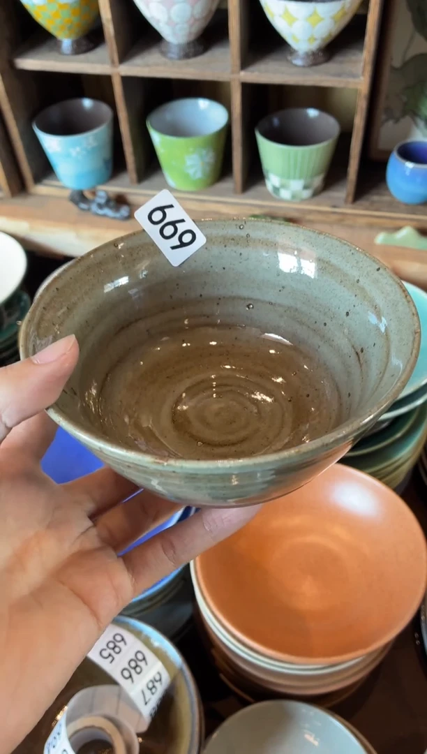 瓷片刘*诺669  微瑕灰麻点马蹄碗1个