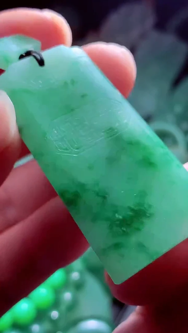 未镶嵌定制翡翠枫*?翡翠毛货定制