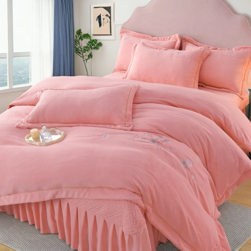 新款纯色简约刺绣款床盖牛奶绒四件套加厚保暖双面绒防滑防静电