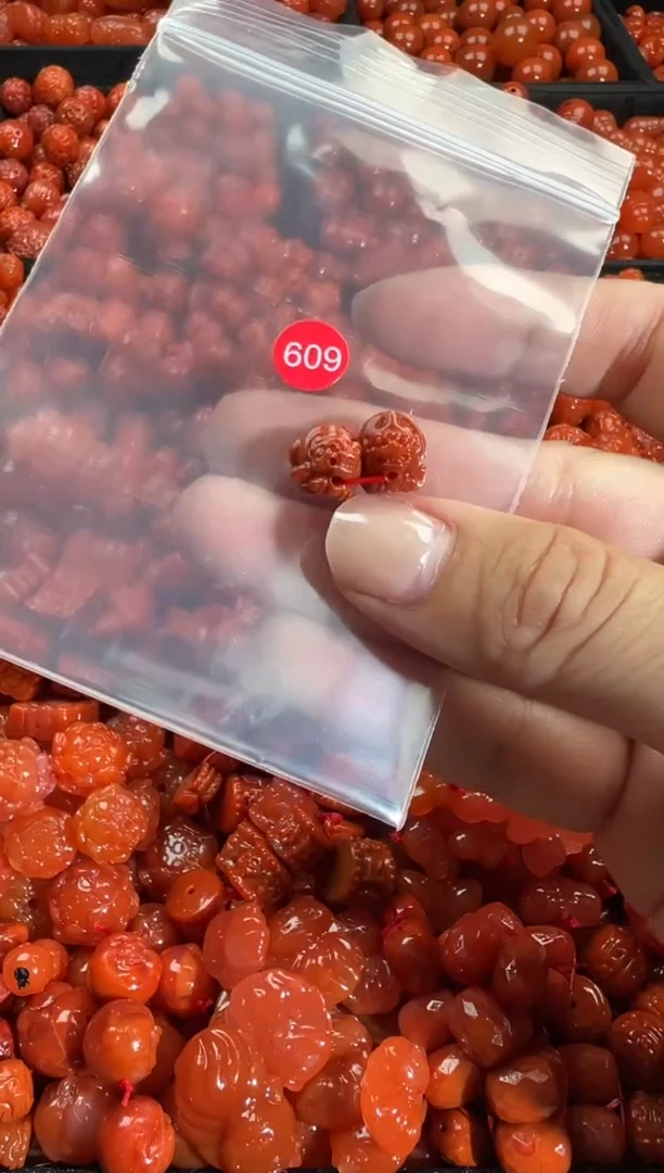 颈饰未镶嵌南红玛瑙1