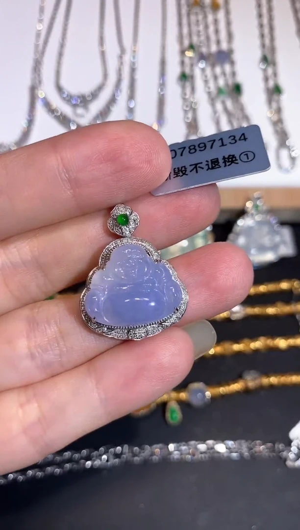 颈饰18K金镶嵌翡翠吊坠