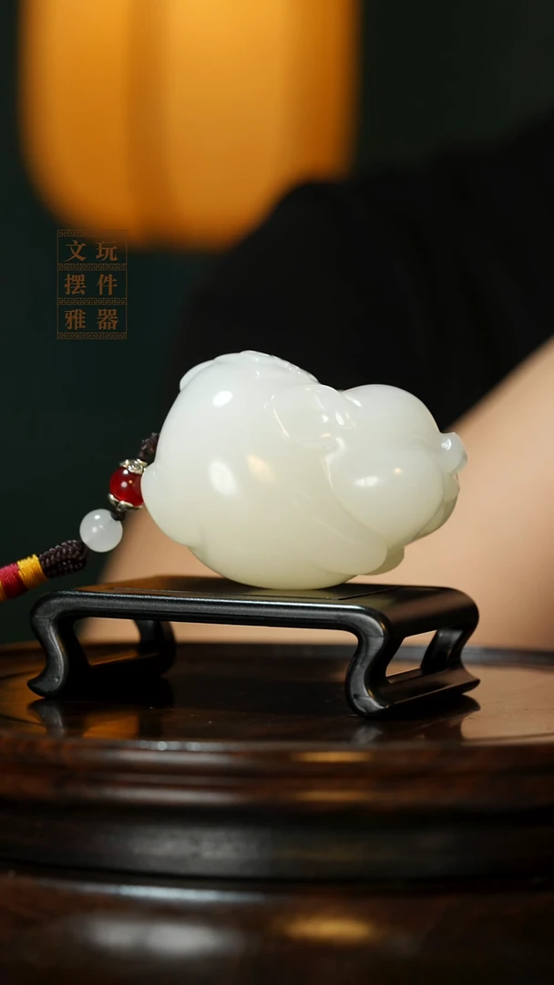 玉《纳福飞猪》手把件摆件