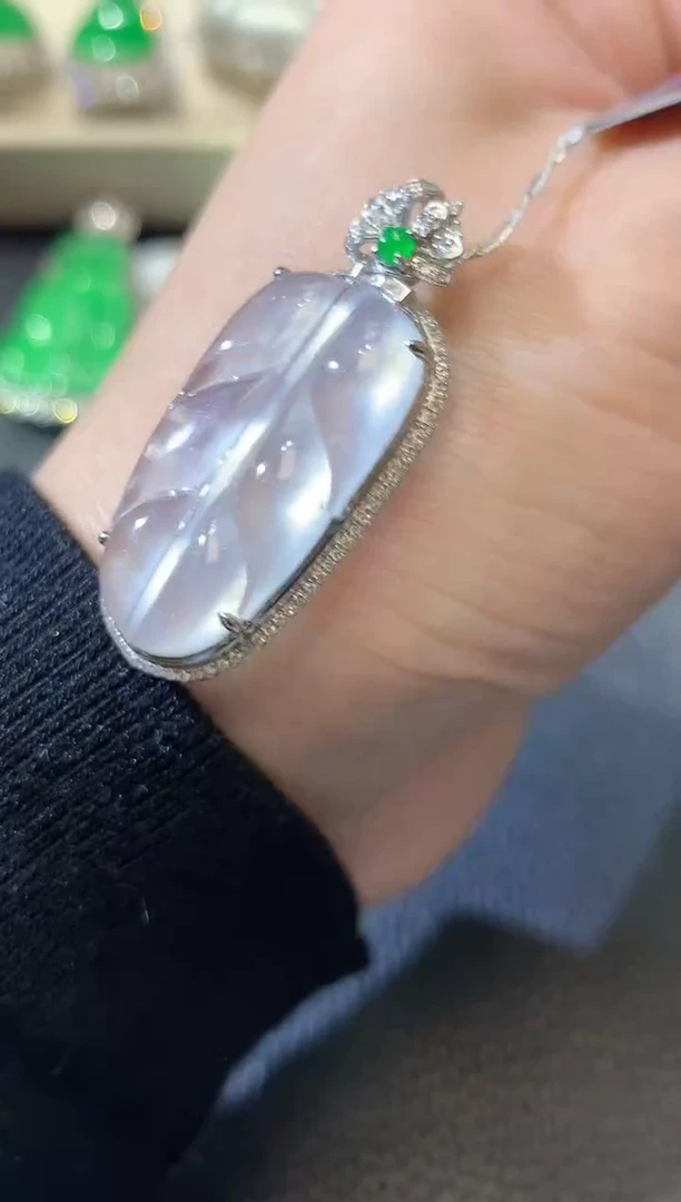 【闪购商品】翡翠吊坠(不含链)18K金镶嵌C18