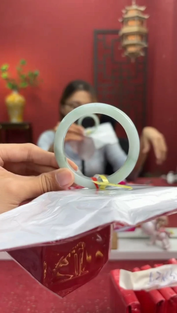 未镶嵌手镯（圆镯）翡翠翡翠手镯4