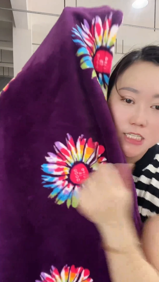 混纺主播手上拿的产品
