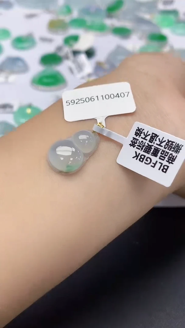 翡翠18K金镶嵌颈饰天然缅甸a货翡翠