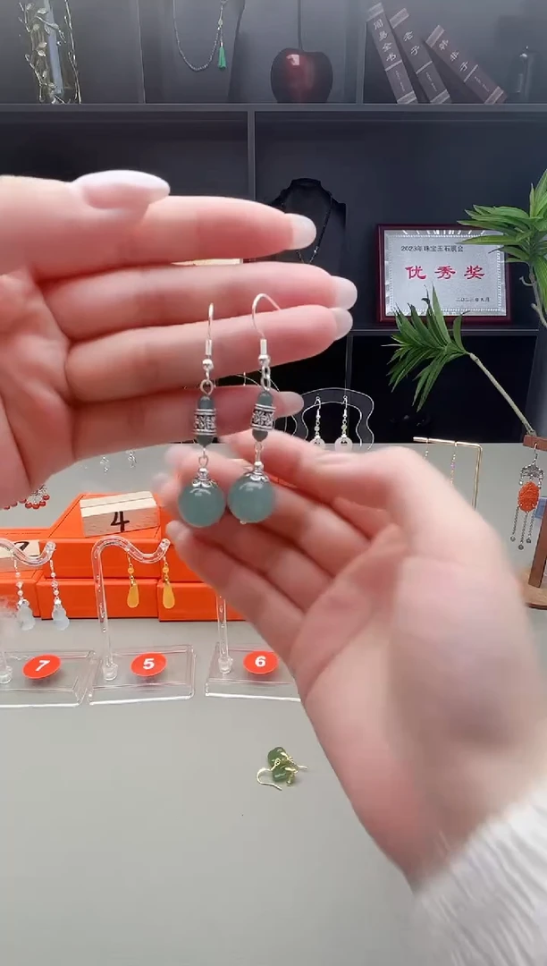 未镶嵌石英质玉（天山翠）耳钉420