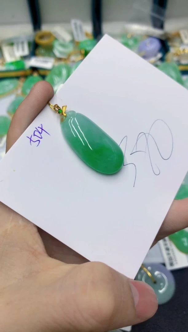 颈饰18K金镶嵌翡翠111111111111