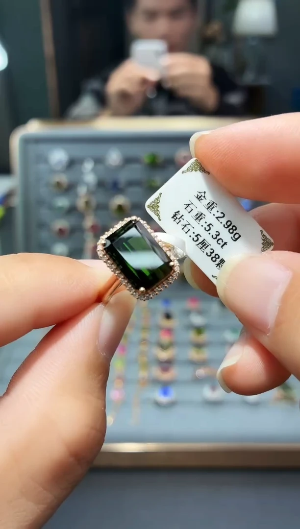 18K金镶嵌戒指碧玺5.3..