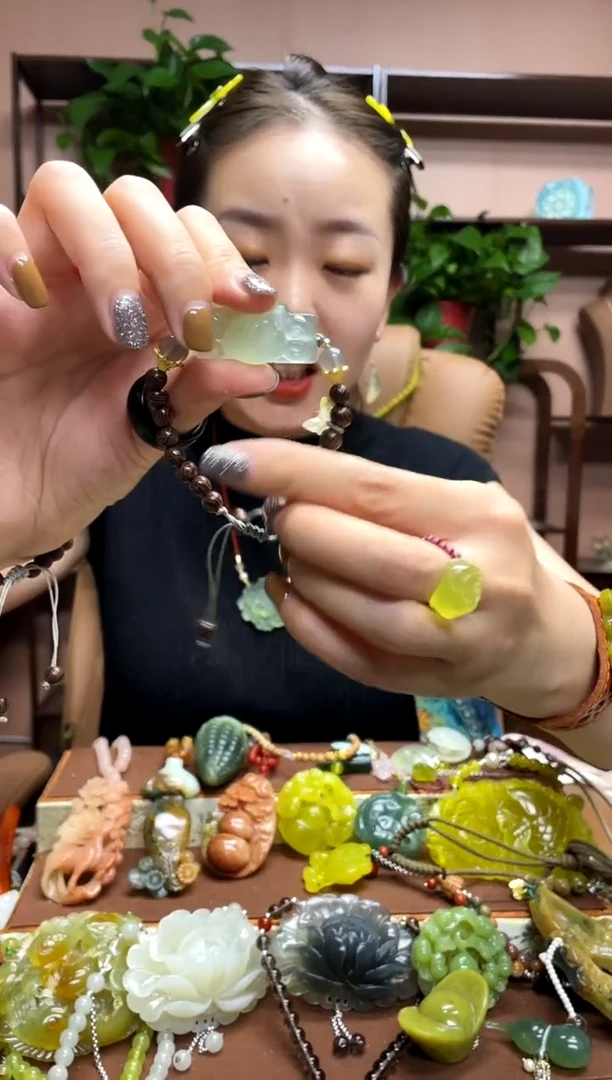 未镶嵌岫玉吊坠多样性发货发其中之一