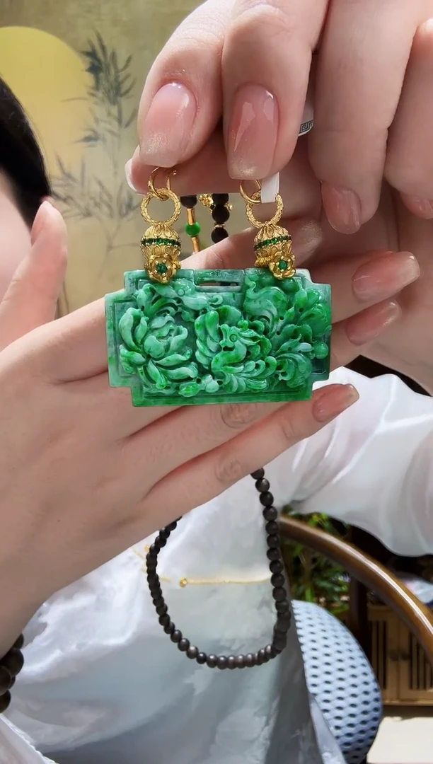 颈饰未镶嵌翡翠吊坠