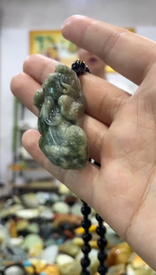 未镶嵌岫玉吊坠