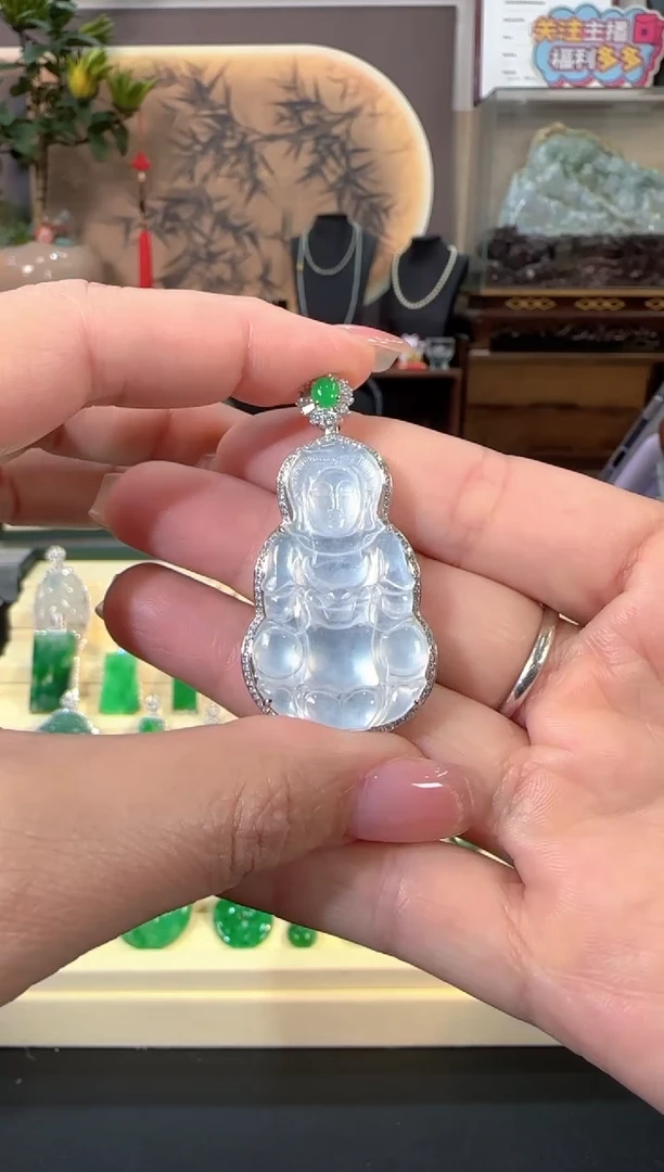 颈饰18K金镶嵌翡翠观音