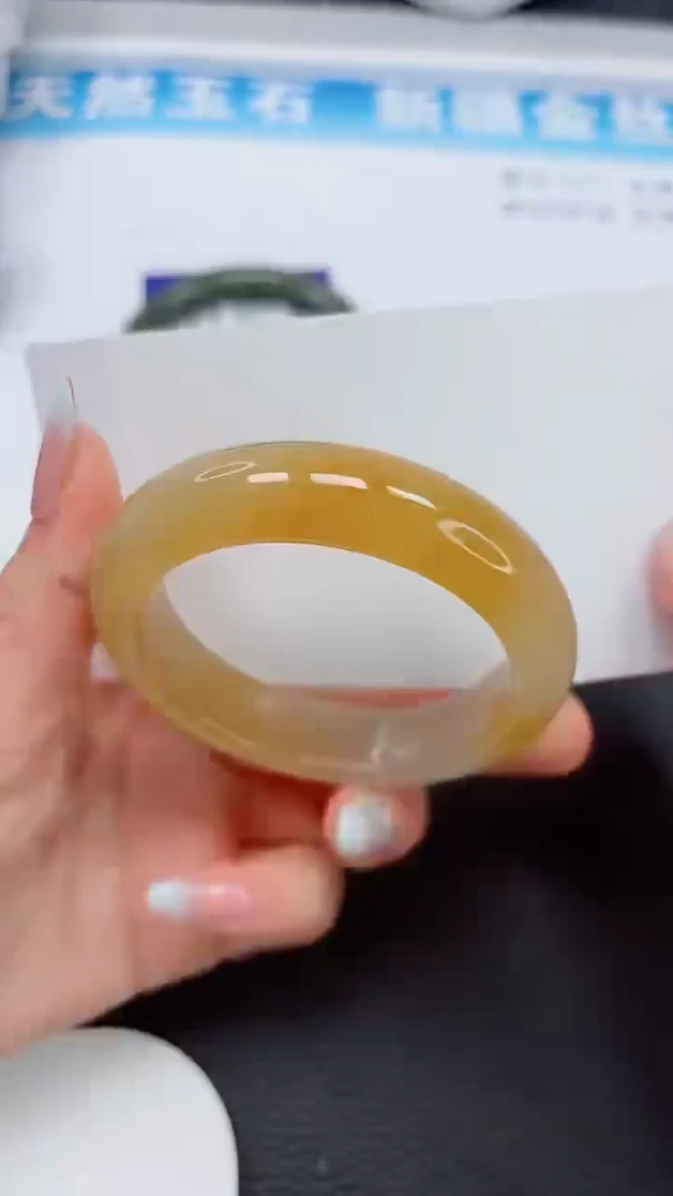 【闪购商品】石英质玉手镯未镶嵌444