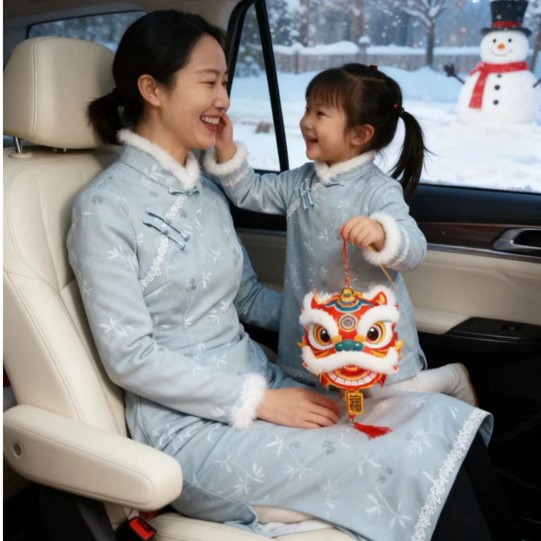 蓝色优雅新中式保暖毛绒领旗袍女2025冬改良年轻倒大袖亲子