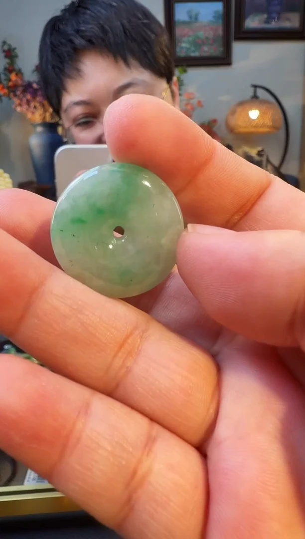 颈饰未镶嵌翡翠平安扣