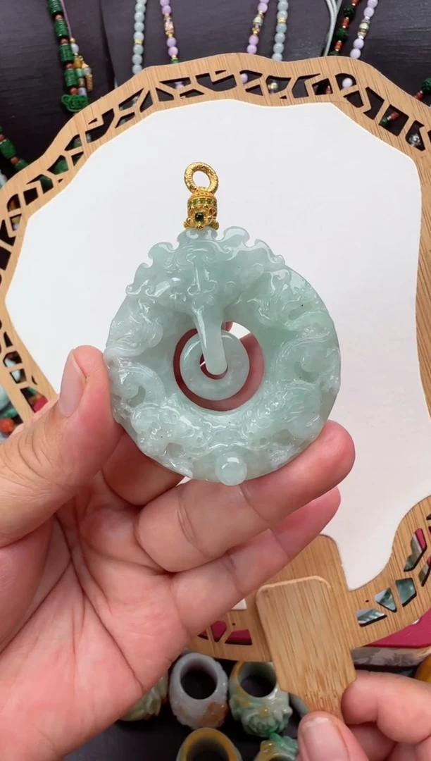 颈饰未镶嵌翡翠吊坠