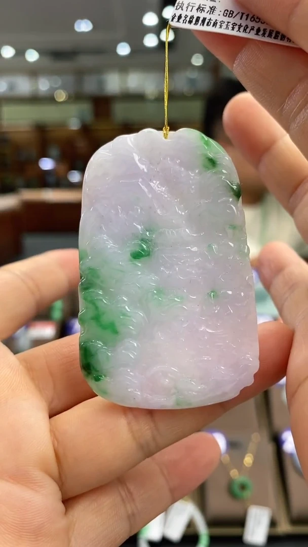 翡翠未镶嵌颈饰山水牌