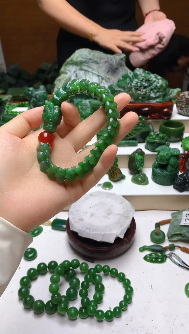 未镶嵌手串和田玉（碧玉）随机发货一个