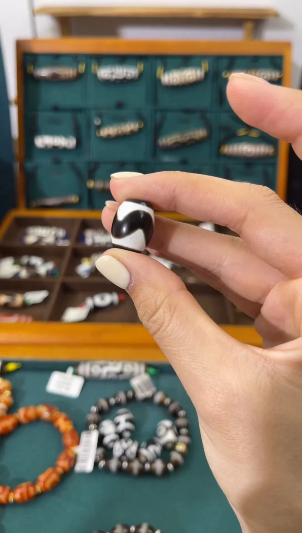 玛瑙/玉髓（覆膜）颈饰未镶嵌21.（微瑕）