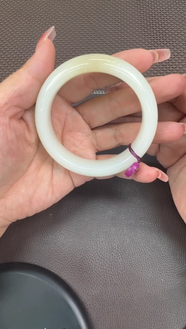 【闪购商品】和田玉手镯未镶嵌61+