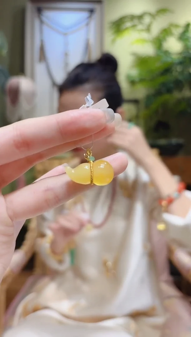 【闪购商品】蜜蜡裸石18K金镶嵌蜜蜡葫芦卡扣挂件26