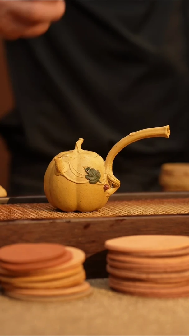 茶壶紫砂黄龙山黄段侧把福瓜糖语
