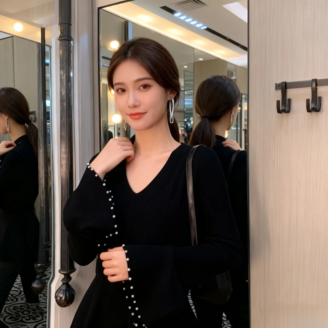 冬季穿搭黑色镶钻喇叭袖v领针织打婚礼秋季大码亮片女毛衫